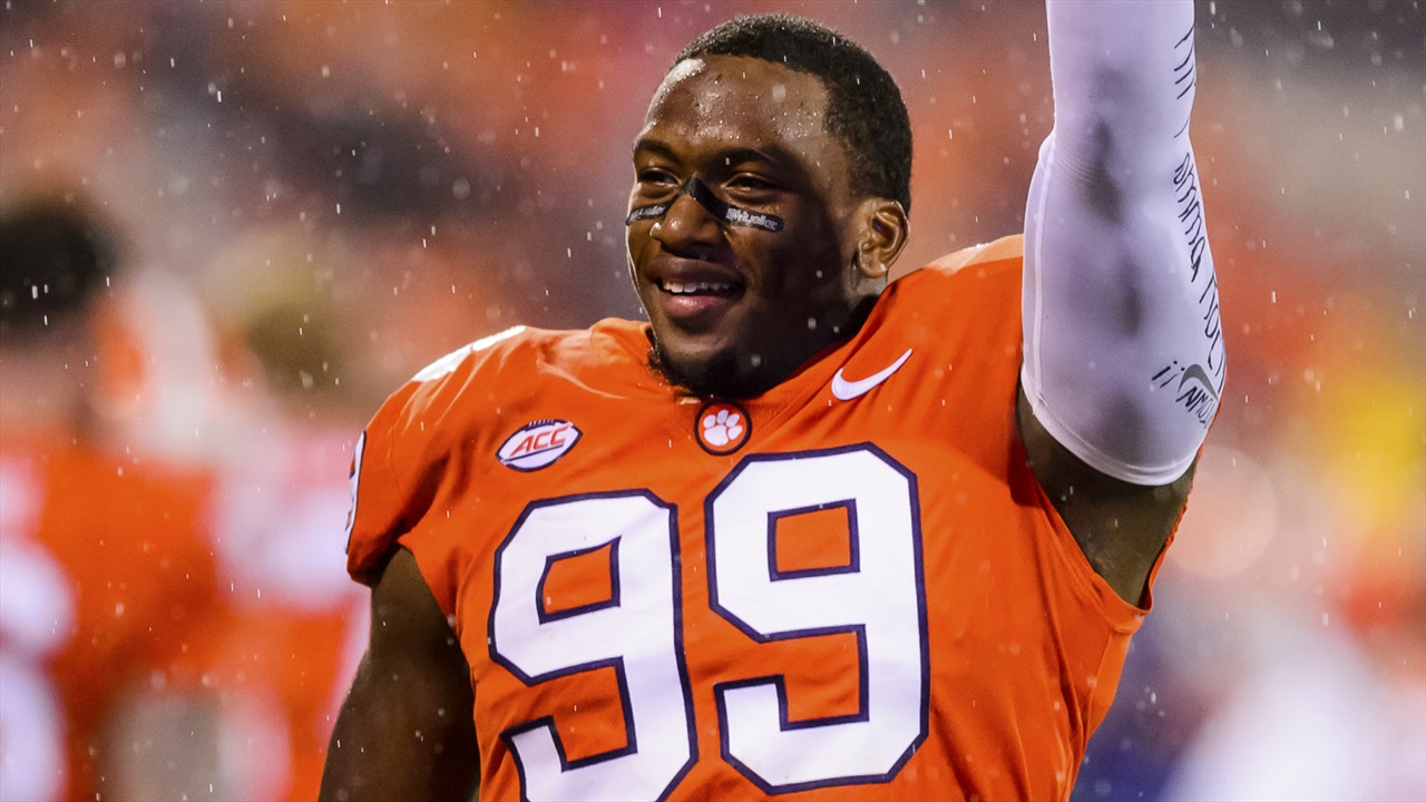 Clelin Ferrell receives the Ted Hendricks Award