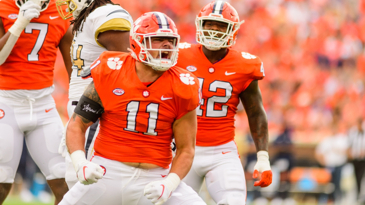 Clemson LB Blanks to enter the draft