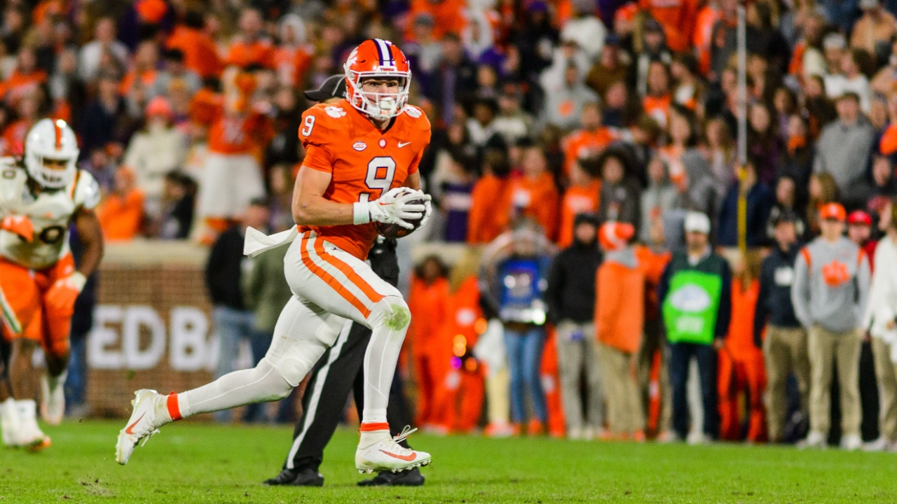 Clemson LB Blanks to enter the draft