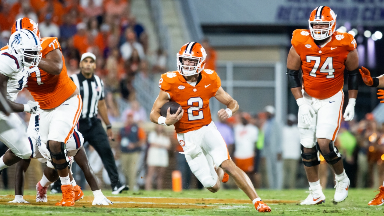 Orange, Clemson Meet Saturday in the Dome - Syracuse University Athletics 